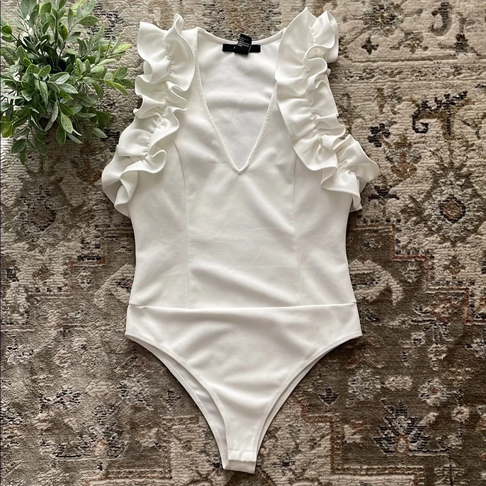 Forever 21 White Ruffled Bodysuit Top - Picture 1 of 4